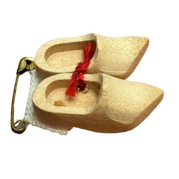 Miniature Wooden Clogs Pin Dutch Souvenir Handcrafted Vintage Collectible Brooch - Picture 4 of 6